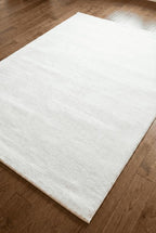 Liso White solid hand-tufted wool rug, view 6