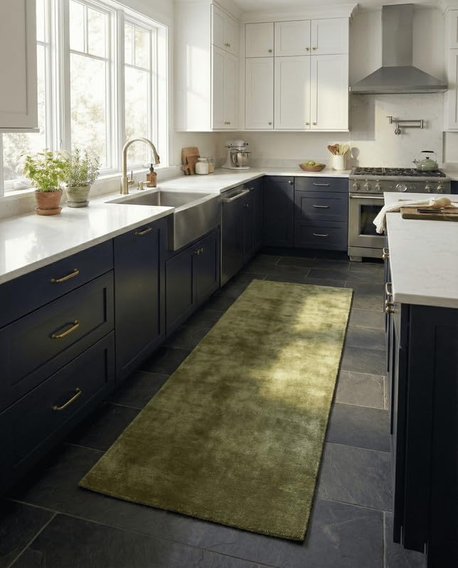 Liso Moss Green solid hand-tufted wool rug, view 5