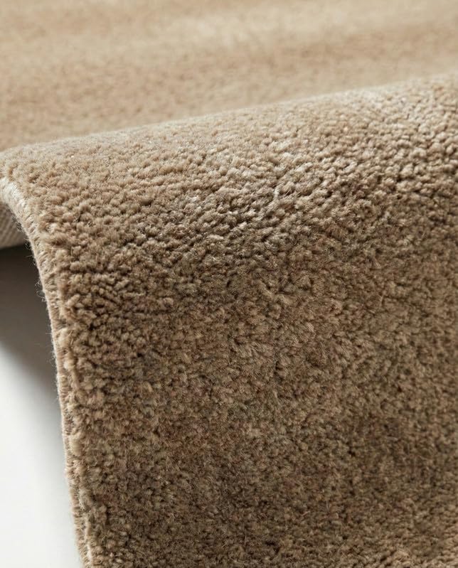 Liso Tan solid hand-tufted wool rug, view 3
