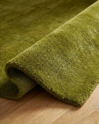 Liso Meadow Green solid hand-tufted wool rug, view 4