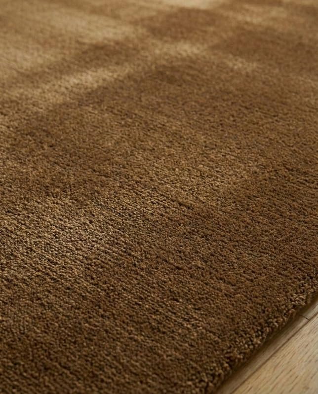 Liso Sand solid hand-tufted wool rug, view 4