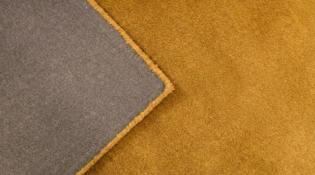 Liso Gold solid hand-tufted wool rug, view 3