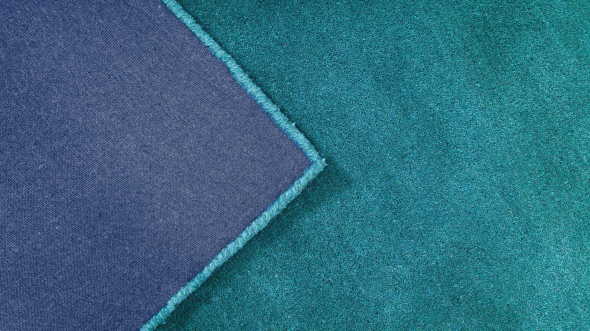 Liso Turquoise solid hand-tufted wool rug, view 3
