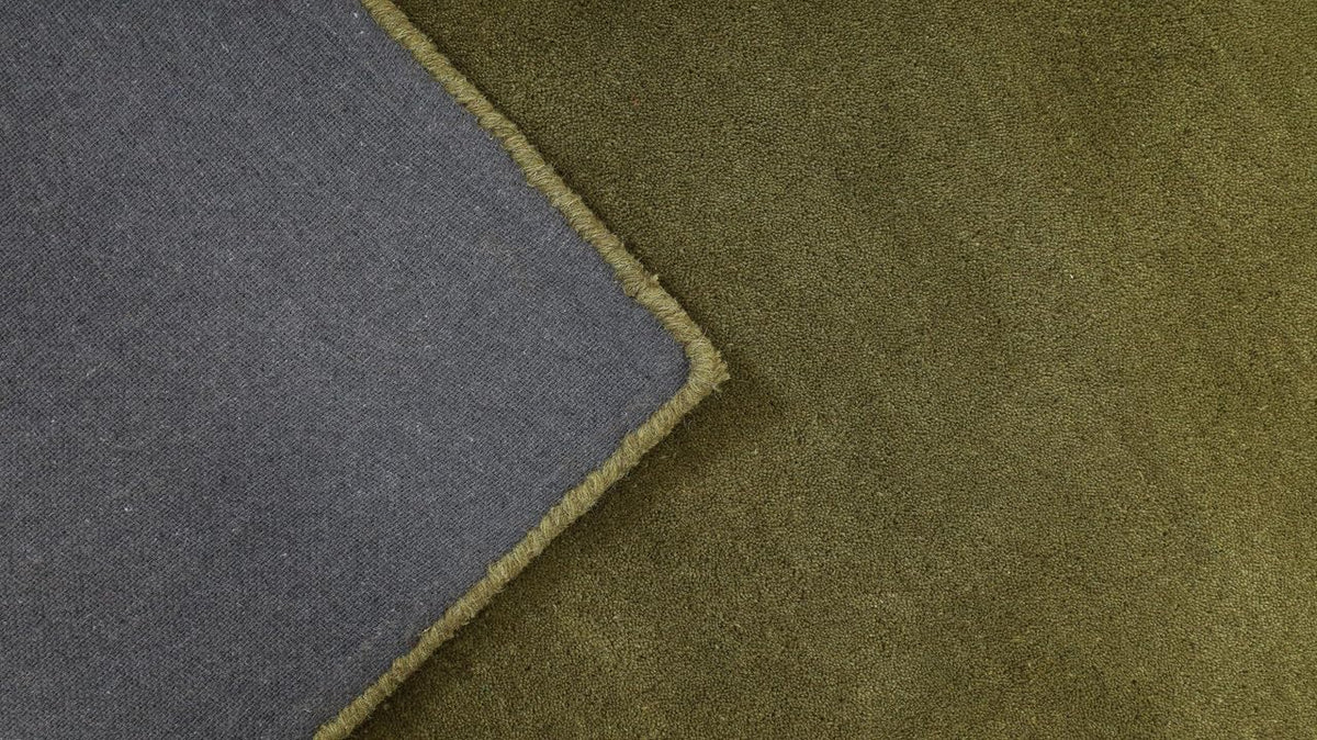 Liso Olive solid hand-tufted wool rug, view 3